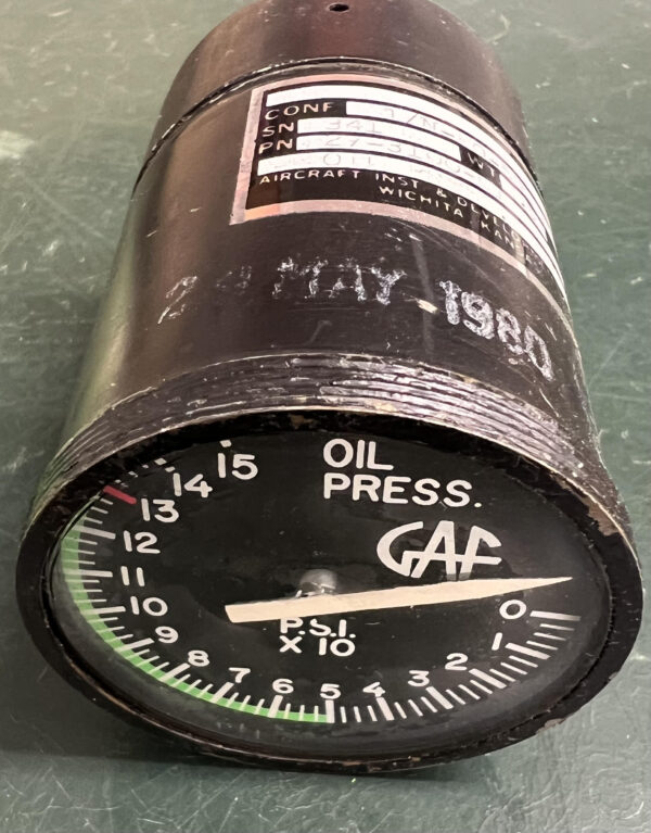 (Q13) Oil Pressure Gauge, 27-3100-G1, Aircraft Ins. & Development Inc.